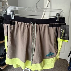 NWT Nike Trail Running Shorts Size Large 5in Inseam